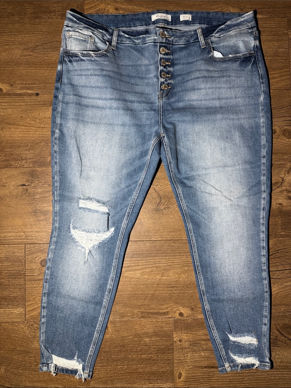 KanCan Signature Women’s Skinny Jeans – Medium Wash Distressed – Size 36